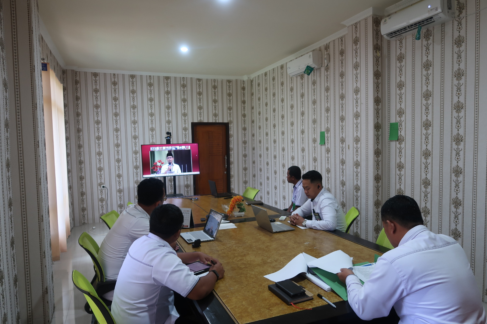 Pengadilan Negeri Labuha Mengikuti Kegiatan Pertemuan Rutin dan Sarasehan Interaktif Badan Peradilan Umum (Perisai Badilum) Episode ke-11