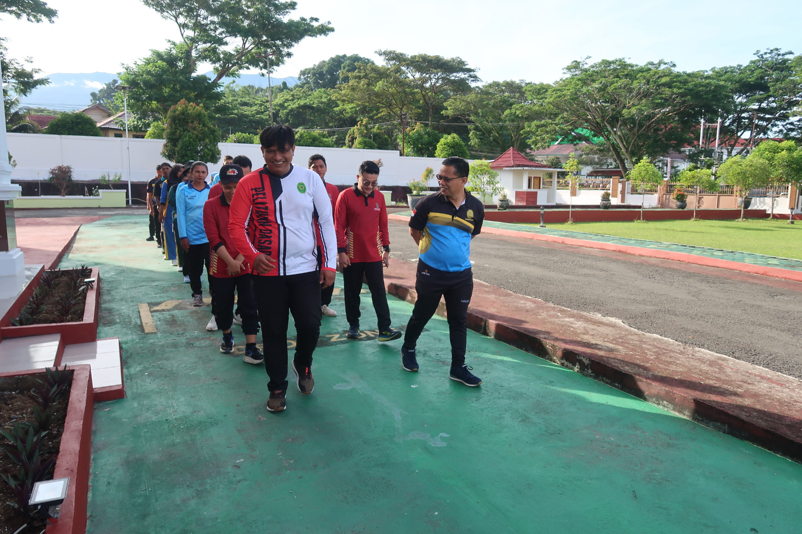 Pengadilan Negeri Labuha Gelar Jalan Sehat dan Senam Bersama
