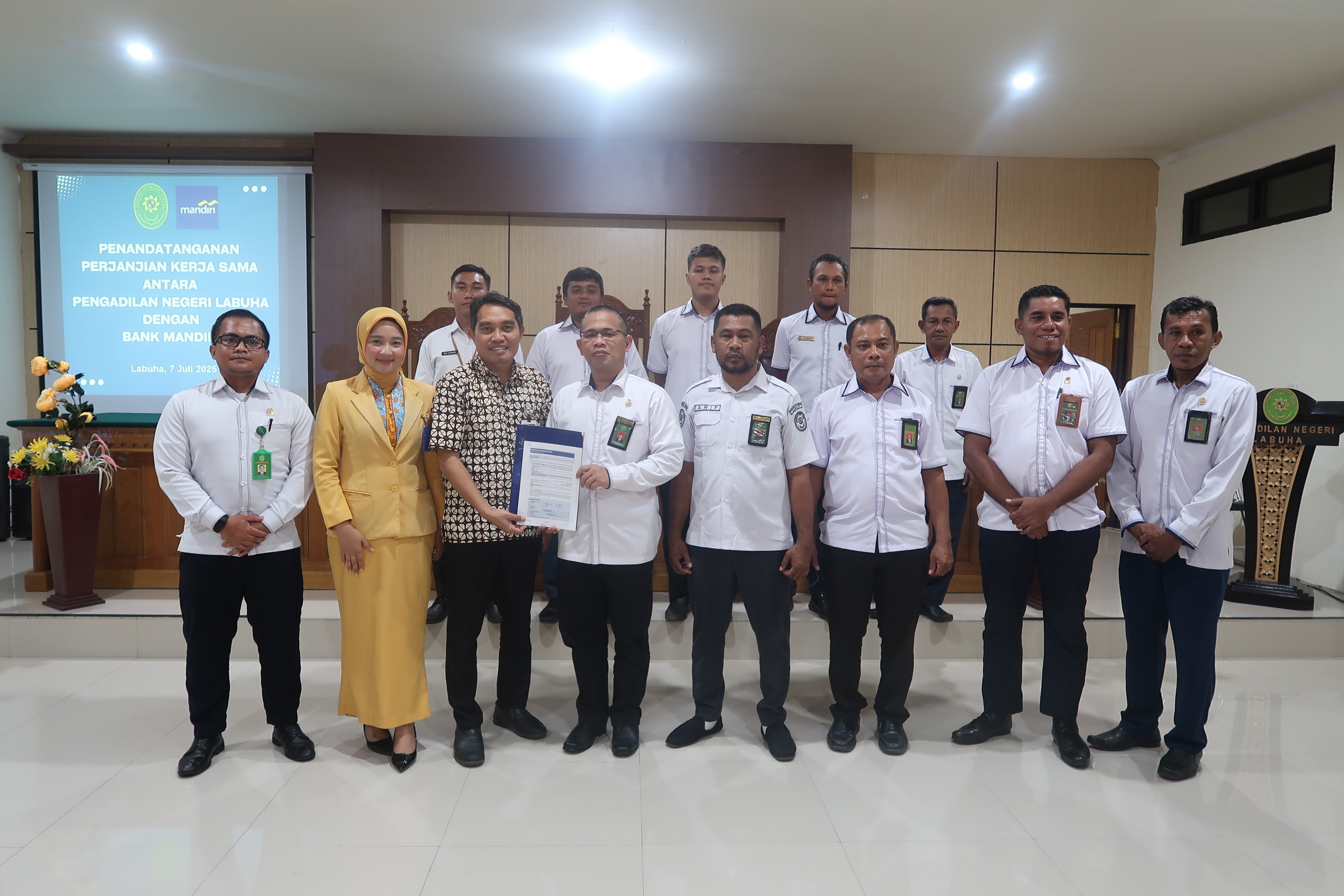Pengadilan Negeri Labuha Tandatangani Perjanjian Kerja Sama Dengan Bank Mandiri Cabang Labuha