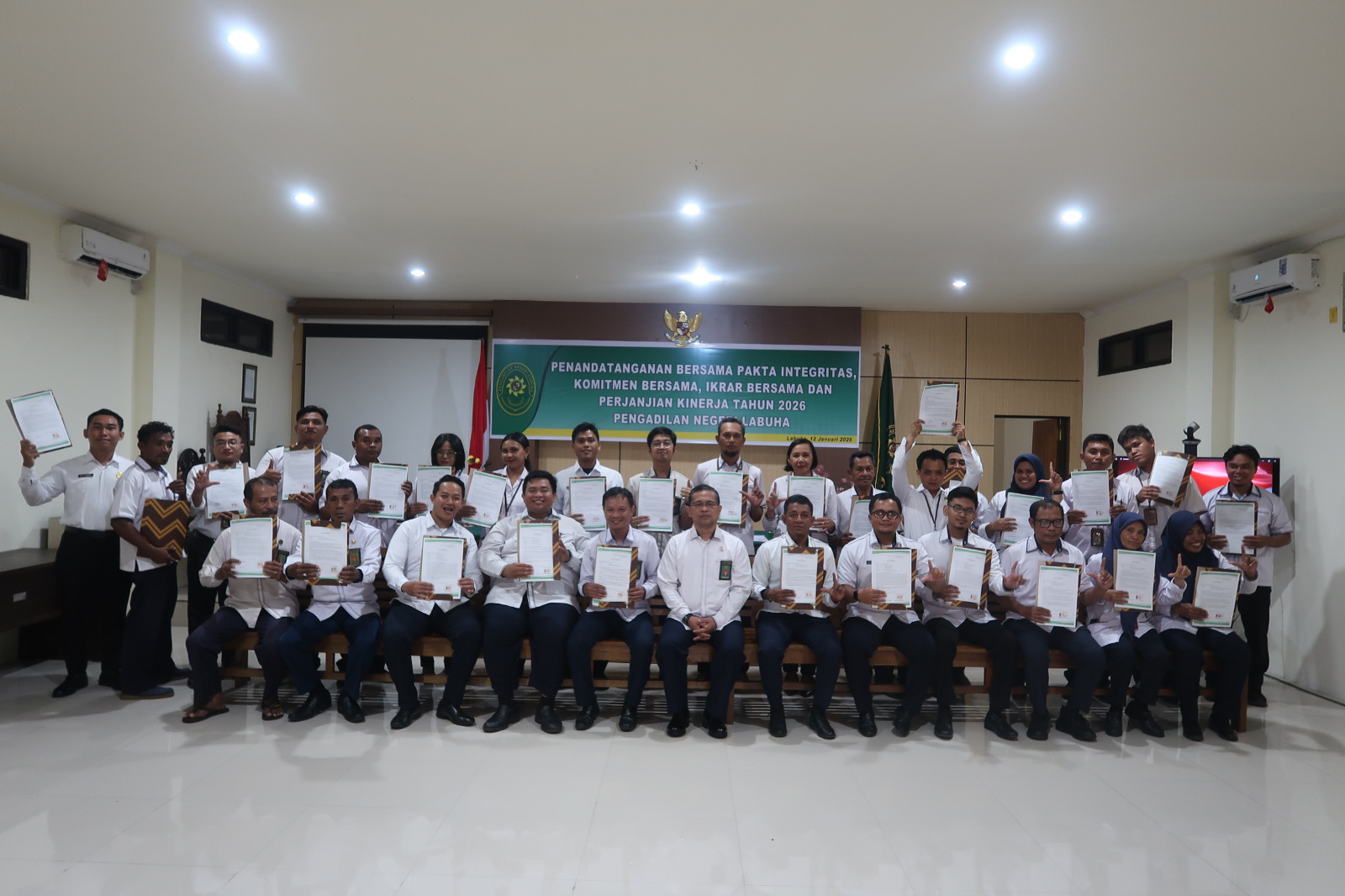 Pengadilan Negeri Labuha Teken Pakta Integritas dan Perjanjian Kinerja Tahun 2026