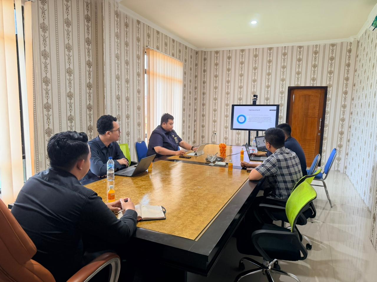 Pengadilan Negeri Labuha Ikuti Diskusi FCFCOA – BPHPI secara Daring Bertema Judicial Wellbeing and Safe Workplaces